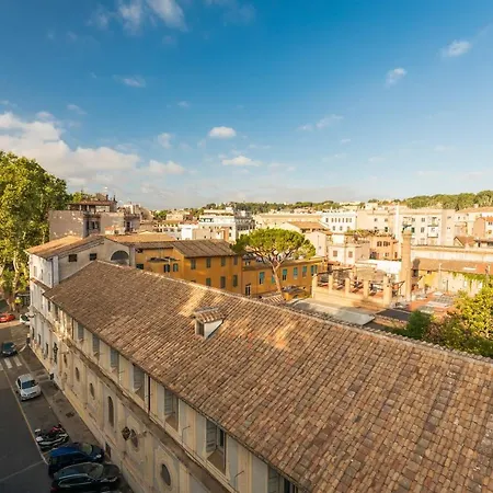 Trastevere Terrace Attic Apartman *