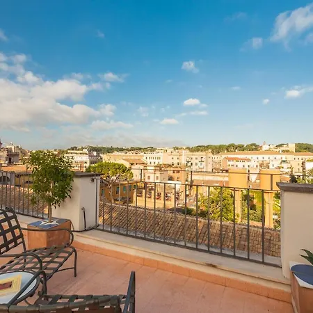 Trastevere Terrace Attic Apartman *